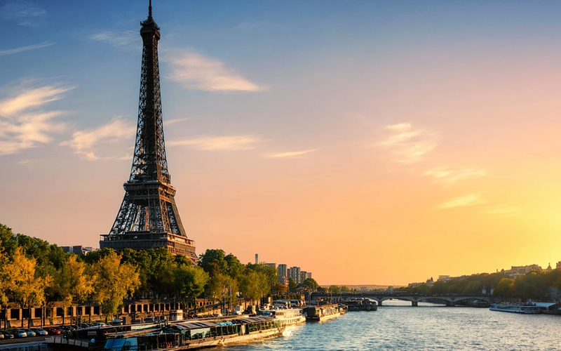 Tháp Eiffel và sông Seine