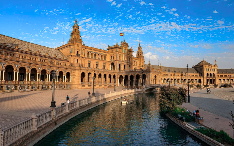 Plaza de España (Quảng trường Tây Ban Nha) ở Seville, Tây Ban Nha.